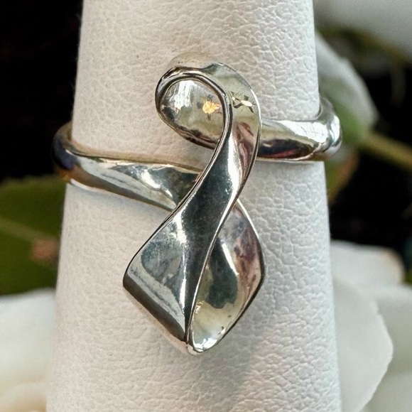 Sterling Silver Ribbon Ring (6.5) - Picture 3 of 6